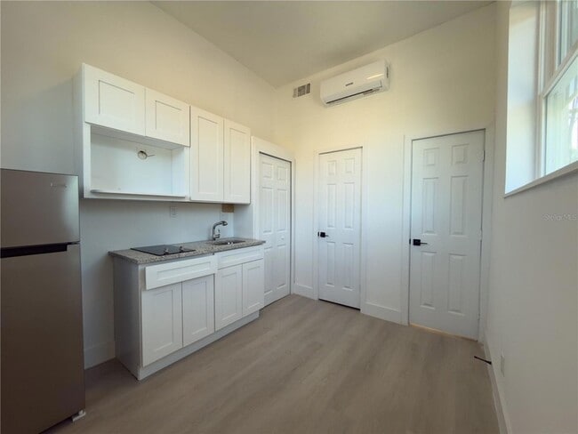 Building Photo - 401 E Columbus Dr