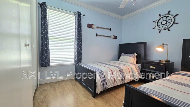 Building Photo - 4123 SW 21st Pl