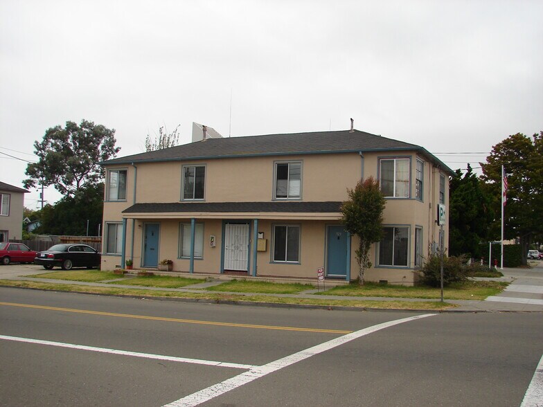 Building Photo - 917 Dwight Way