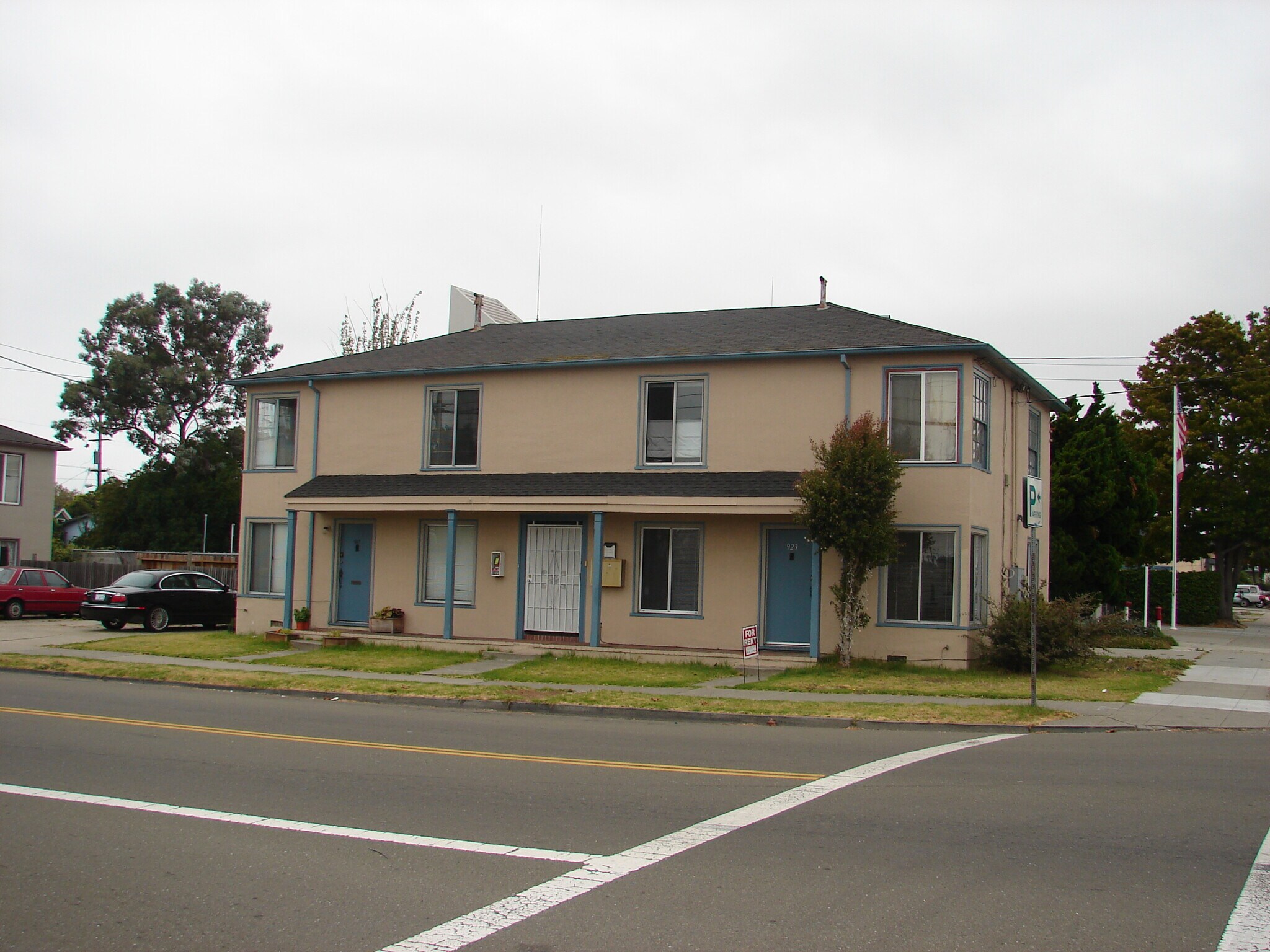 Building Photo - 917 Dwight Way