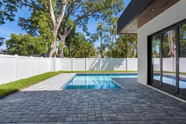 Building Photo - Bold Contemporary Sarasota Luxury Home. 4 Beds/ 4 Baths. Private Pool and Summer Grill.