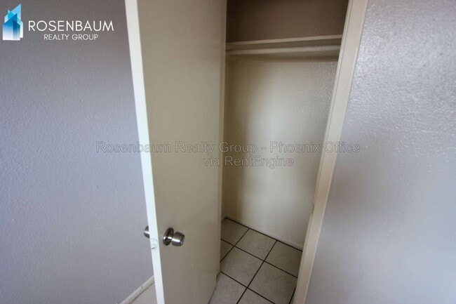 Building Photo - 565 S Hobson