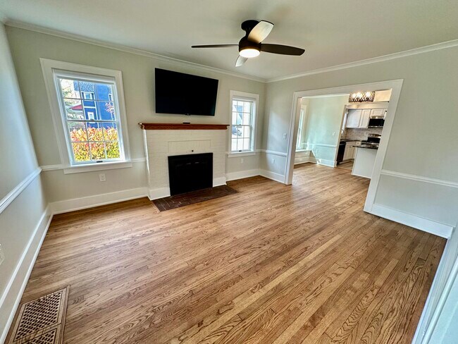 Building Photo - 992 Palmer