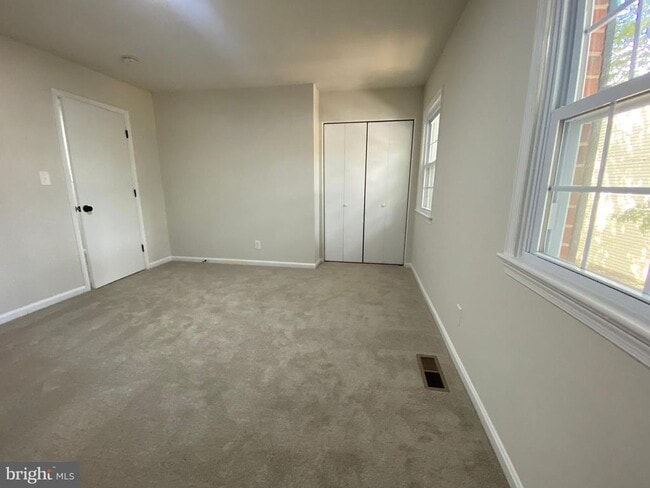 Building Photo - 9 Farrell Ln