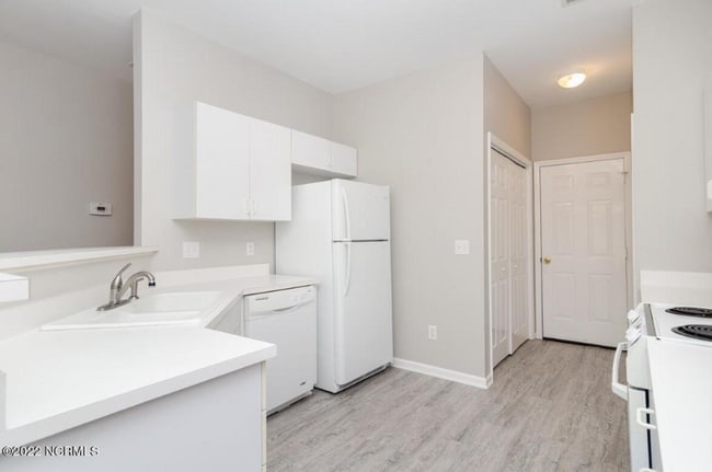 Building Photo - 1017 Avenshire Cir