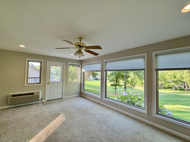 Building Photo - 212 Talah Ln