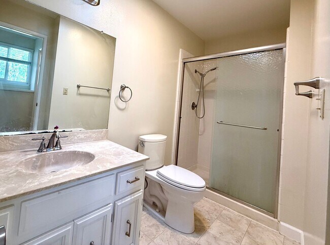 Building Photo - 105 Walnut Hill Ct