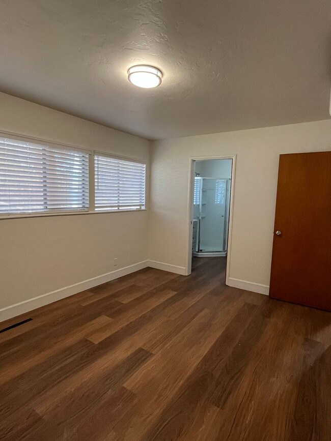 Building Photo - 4076