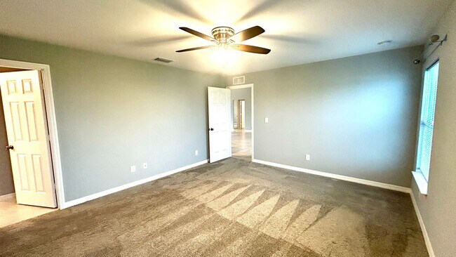 Building Photo - 4 Bedroom 2 Bathroom 2 Car Garage Home - NW Cape Coral - Available Mid April