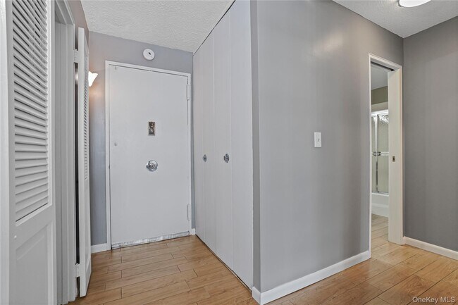 Building Photo - 200 High Point Dr