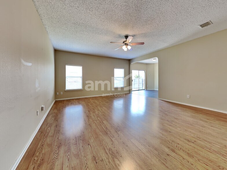 Building Photo - 205 Kissimmee Dr