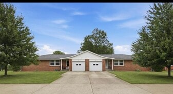 Building Photo - 493 Logan Rd