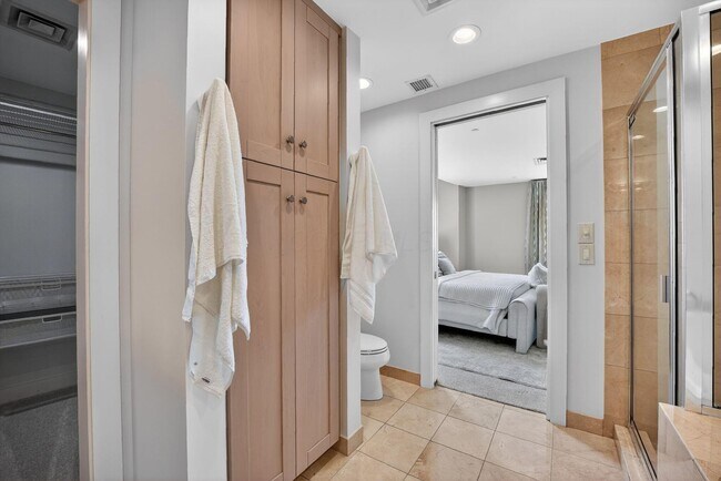 Building Photo - 1 Miranova Pl
