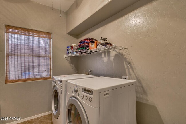 Building Photo - 10045 E Redfield Dr
