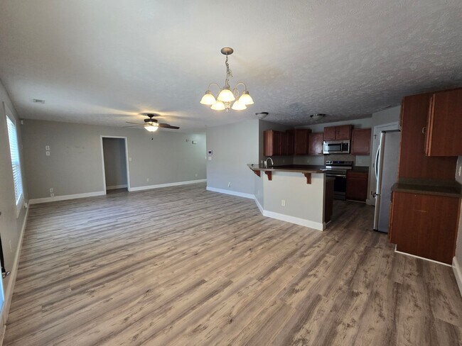 Building Photo - 362 Broad Dr