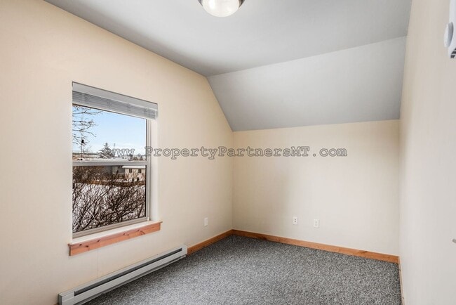 Building Photo - *** $1,000 off First Month's rent!*** Hist...