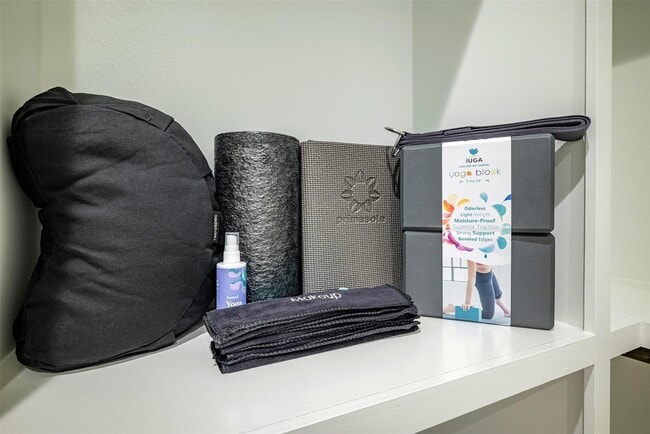 Building Photo - 1305 E 27th St