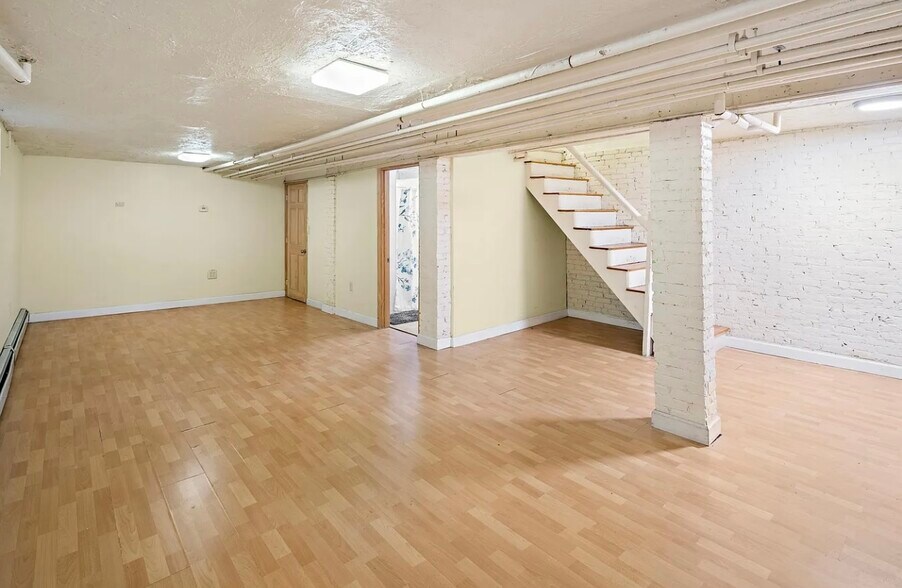 Building Photo - 65 Pleasant St