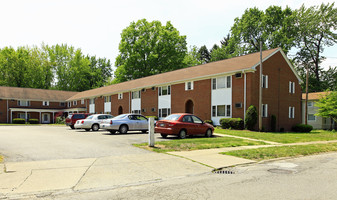 Building Photo - Colonial Village