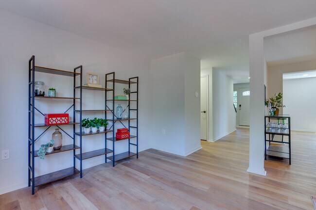 8032 Saint Annes Ct 8032 Saint Annes Ct Alexandria VA 22309 8032 Saint Annes Ct 8032 Saint Annes Ct Alexandria VA 22309