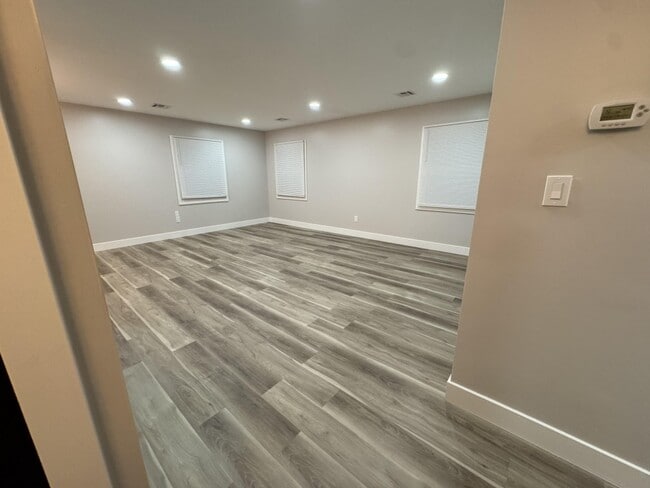 Building Photo - 24 Pilgrim Ln