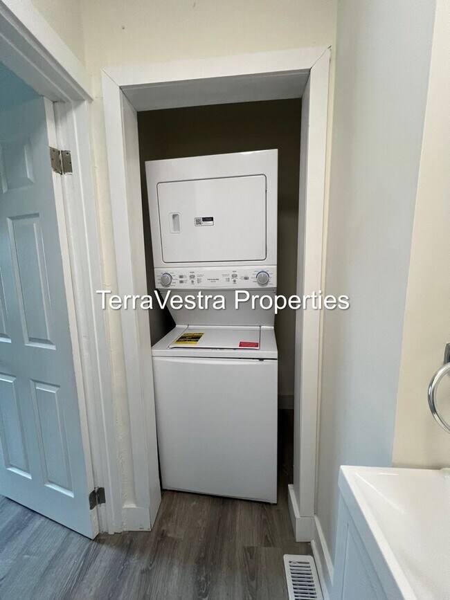 Building Photo - 2 Bed with a bonus room in Bridgeton!