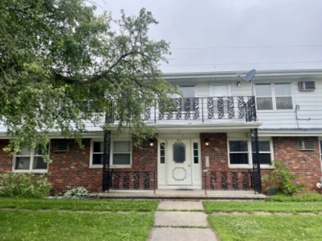 Building Photo - 523 Spinnaker Ln