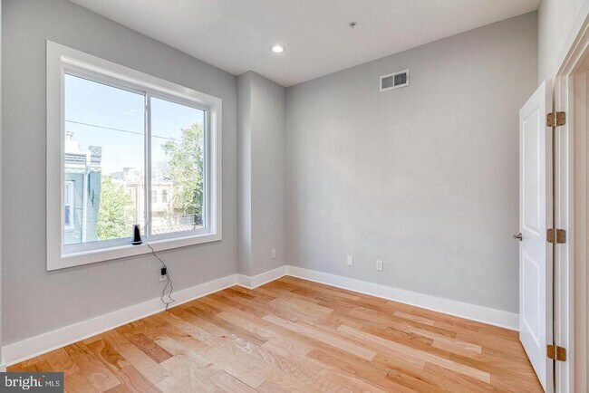 Building Photo - 2636 Latona St