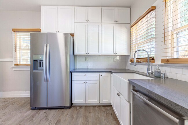 Building Photo - 3 bedroom home for RENT in Modesto - Close...