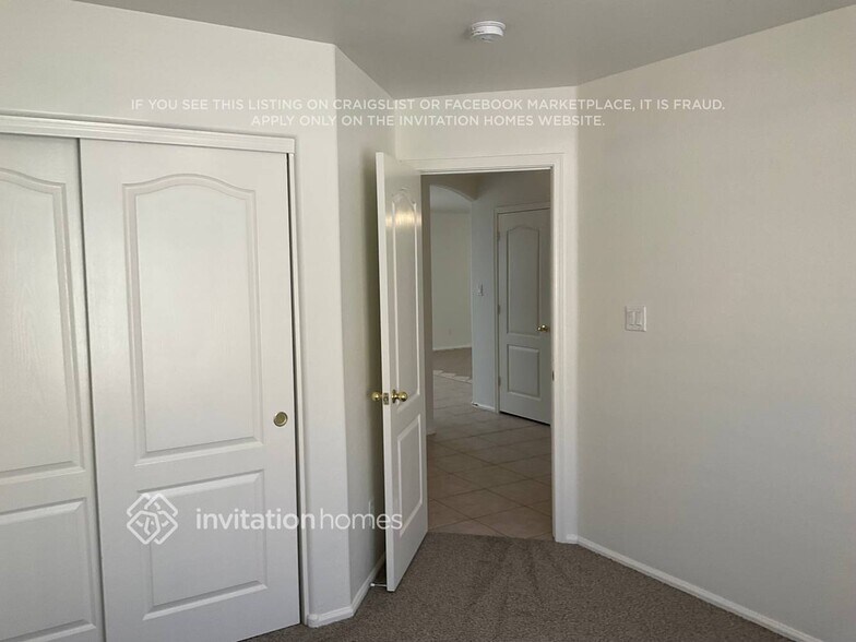 Building Photo - 13127 W Port Royale Ln