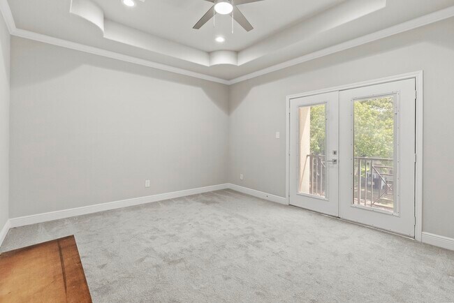 Building Photo - 1703 Wipprecht St