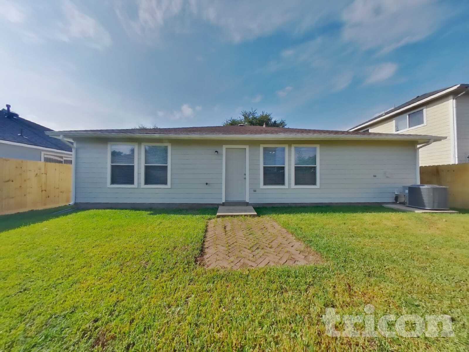 Building Photo - 2926 Umiak Dr