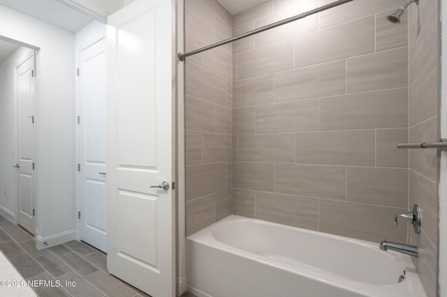 Building Photo - 260 Oaklawn Ct