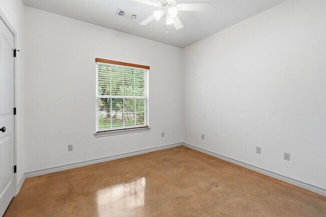 Building Photo - 10215 Twin Lake Loop