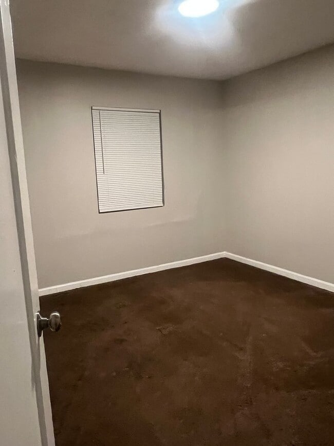 Building Photo - 1464 W 32nd St