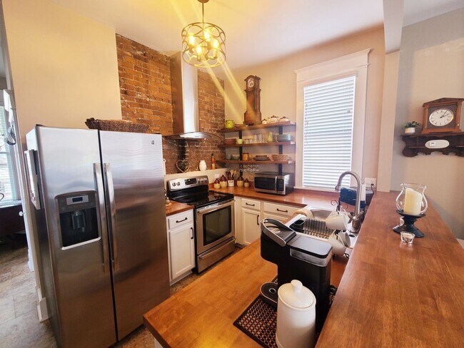 Building Photo - Furnished Lower Town Cottage in Lower Town...