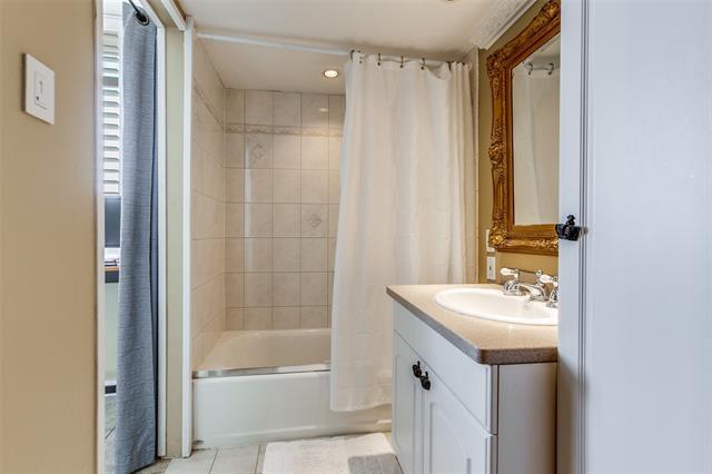 Building Photo - 6211 W Northwest Hwy