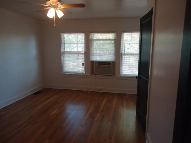 Building Photo - Great 3 bedroom, 2 story Duplex in Squirrel Hill