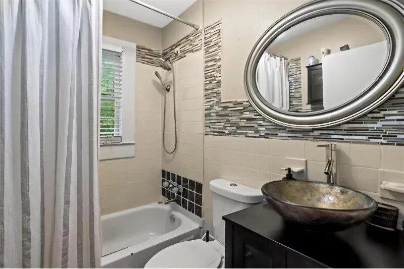 Building Photo - 953 Garibaldi St SW