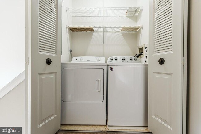 Building Photo - 30 Bark Hollow Ln