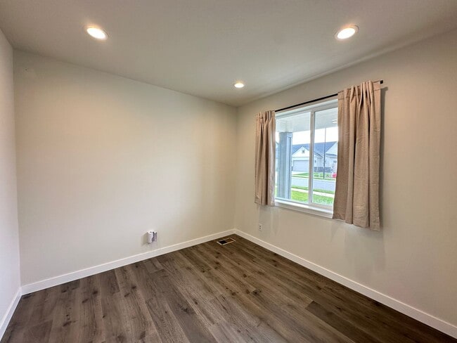 Building Photo - Cda Home Located In The Trails