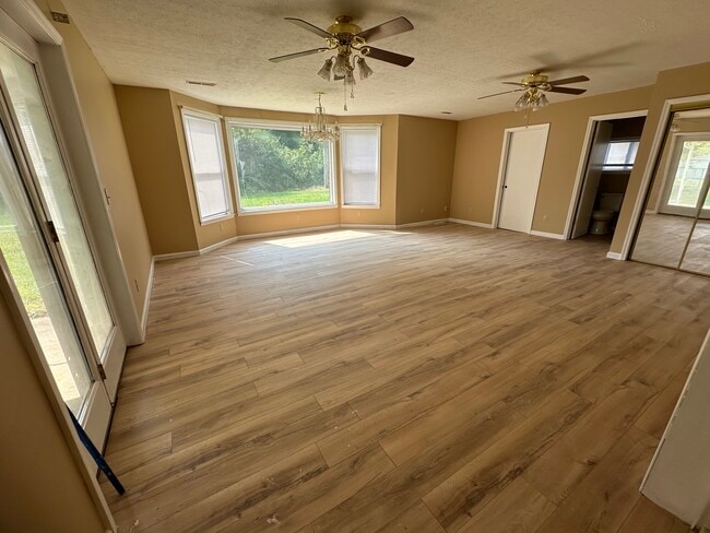 Building Photo - 1113 Rossiter Dr