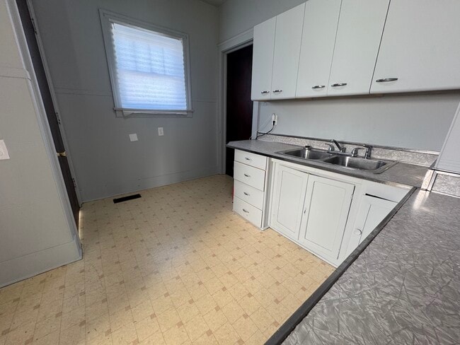 Building Photo - 24 Bremer Ave