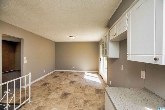 Building Photo - 3 Bedroom 1.5 Bath Home in Adamsville Area