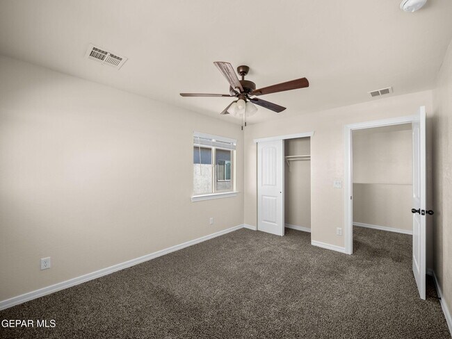 Building Photo - 561 Issa Circle