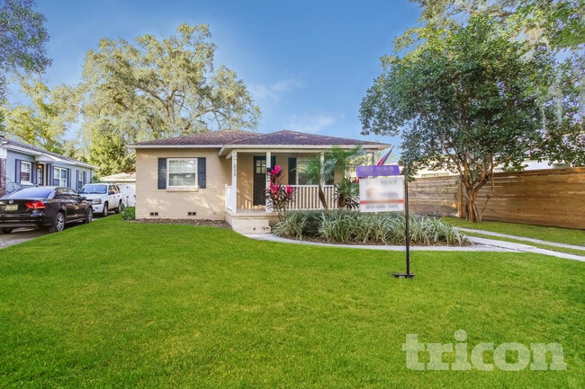 Building Photo - 225 W King St