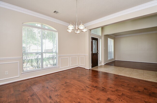 Building Photo - 5327 Laura Lee Ln