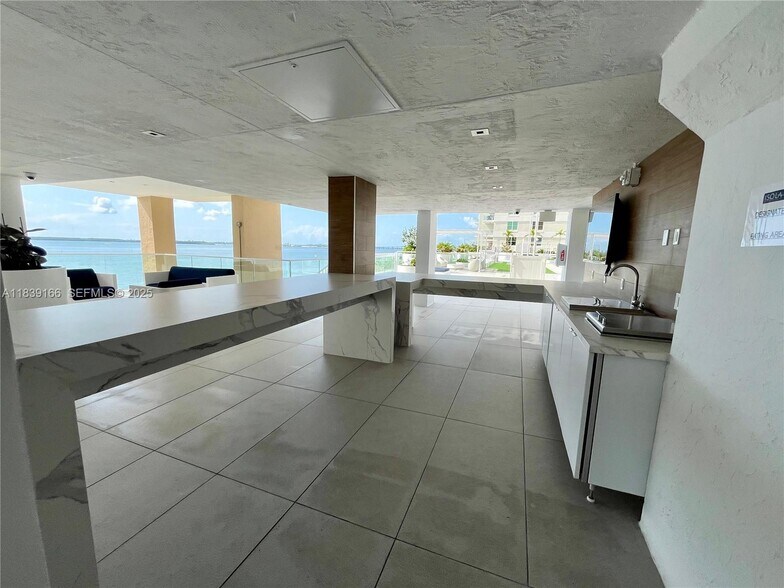 Building Photo - 770 Claughton Island Dr