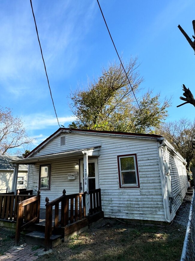 Building Photo - Spacious 4 bedroom 2 bath House in Richmond