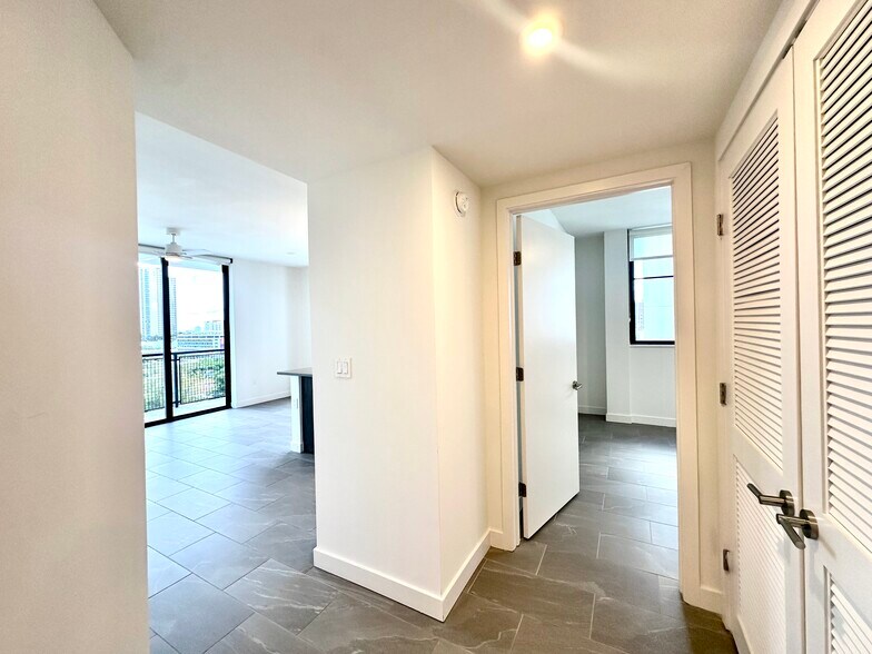 Building Photo - 1945 NW 3rd Ave